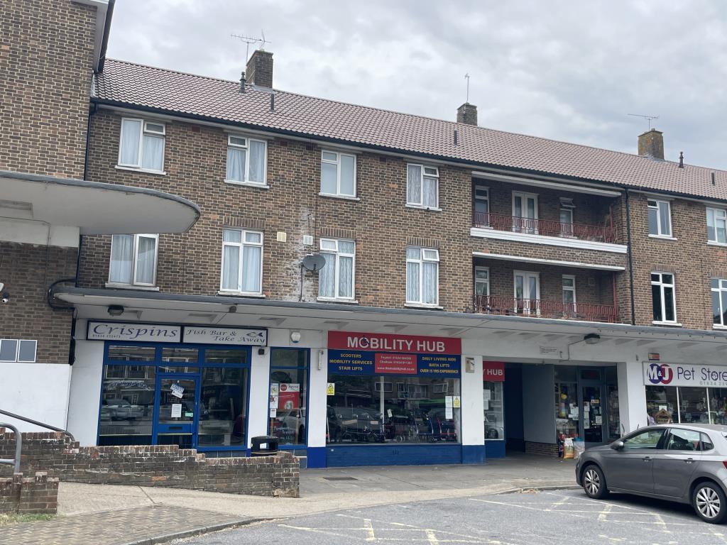 Lot: 151 - LARGE FLAT FOR INVESTMENT - Front view of flat